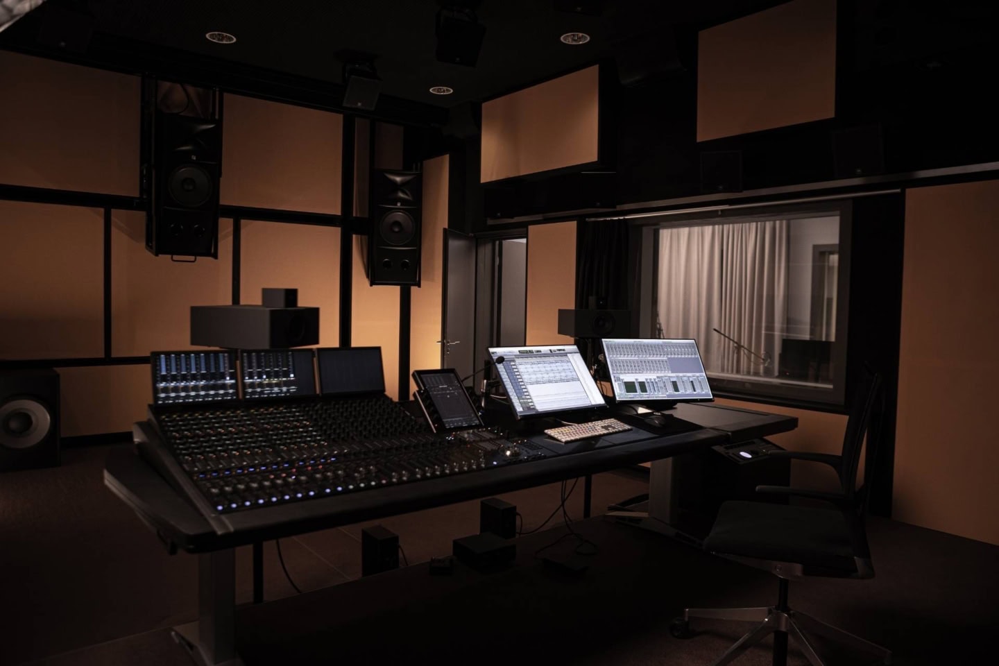 1920x1280 Services   Bild   Studio 1 Ohne Leinwand