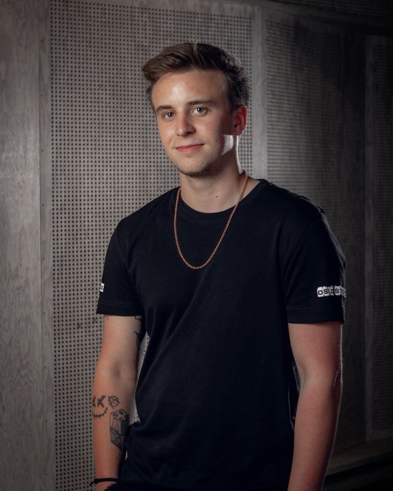 Mitarbeiterfoto Joshua Piesker